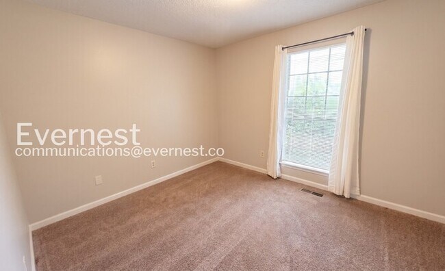 Building Photo - 3 Bed, 2 Bath Home with Deck and Off-Street Parking / Pet-friendly / Available Now!