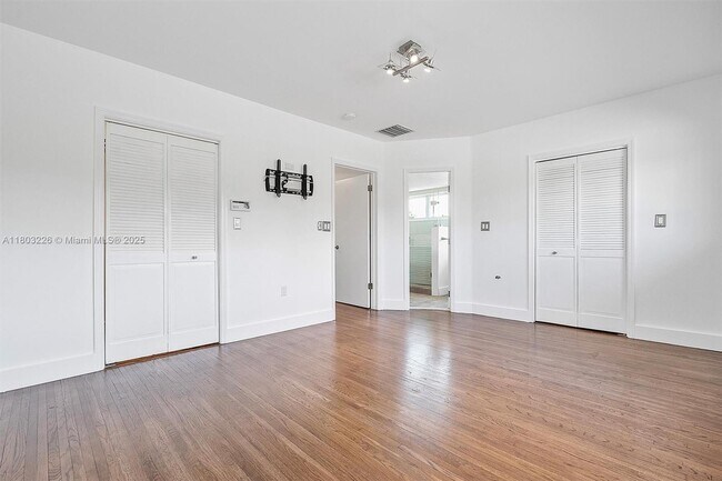 Building Photo - RIVER BAY PARK