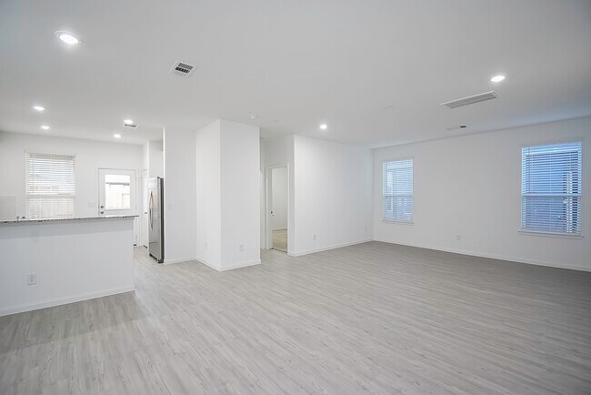 Building Photo - 23407 Honey Spade Rd
