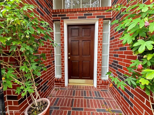 Building Photo - 8615 Barron Wood Cir E