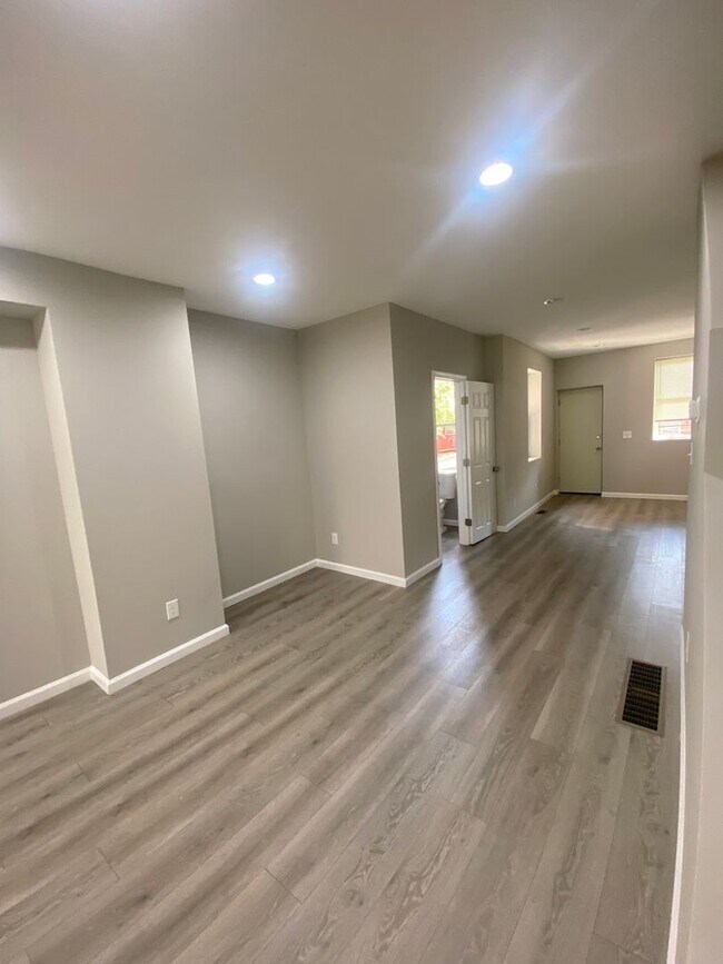 Building Photo - Remodeled  Home - Ogontz