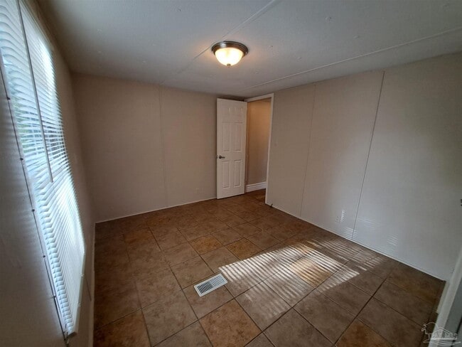 Building Photo - 2821 Hillcrest Ave