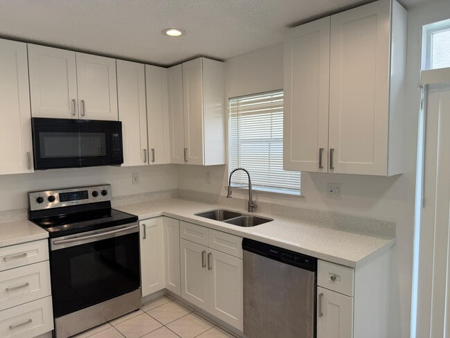 Building Photo - 3780 Amalfi Dr