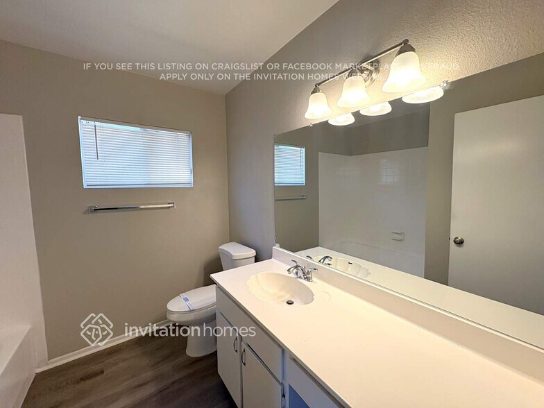 Building Photo - 5720 N 48th Ln