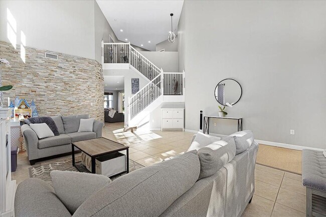 Building Photo - 2316 SW 127th Ave