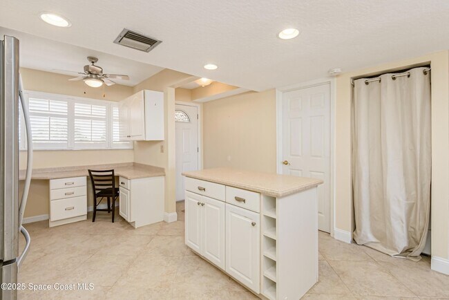 Building Photo - 1101 S Miramar Ave