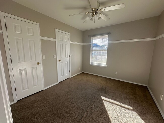 Building Photo - Welcome to this charming 3-bedroom, 2-bath...