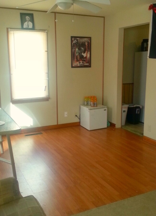 Building Photo - 810 S Prairie St