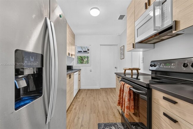Building Photo - 5800 SW 61st St