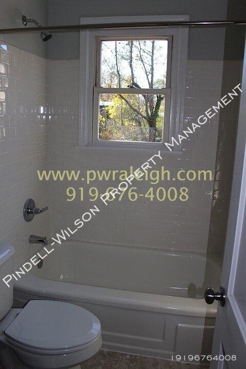 Building Photo - 2206 Bernard St