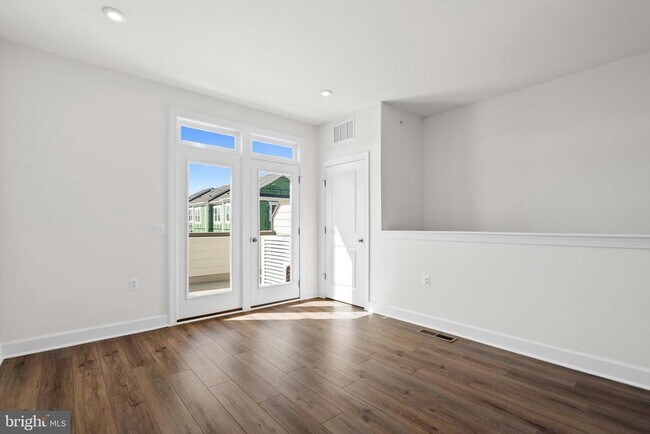 Building Photo - 596 Watermans Dr