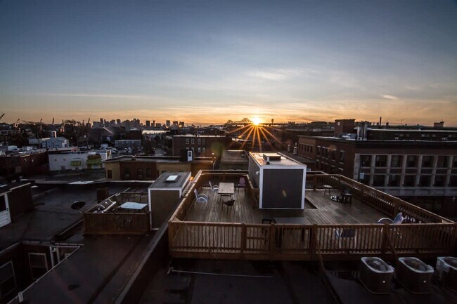 Building Photo - 140 Pearl St