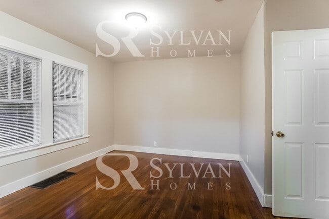 Building Photo - Cute, cozy and comfortable 3 BR, 2 BA home