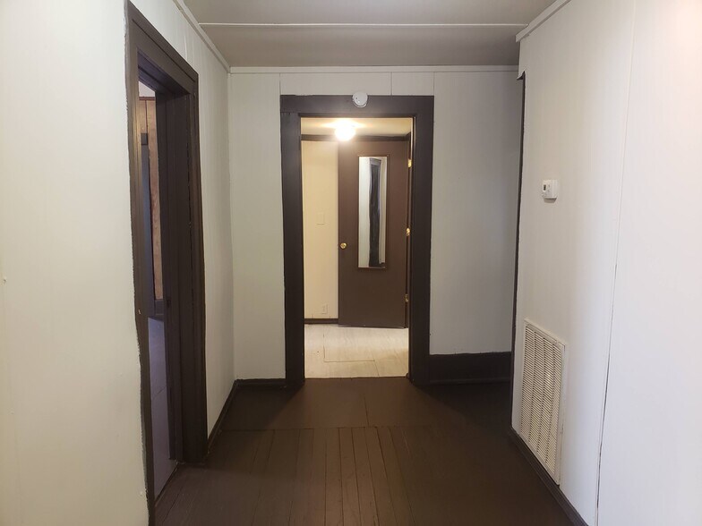 Building Photo - 31 Perry Ave