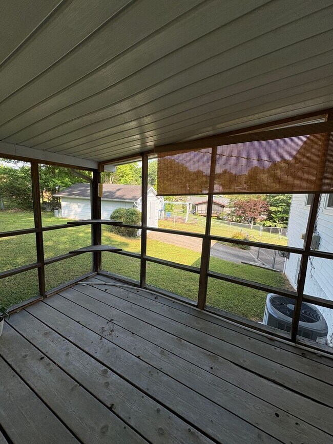 Building Photo - 3 Bedroom 2 Bath House