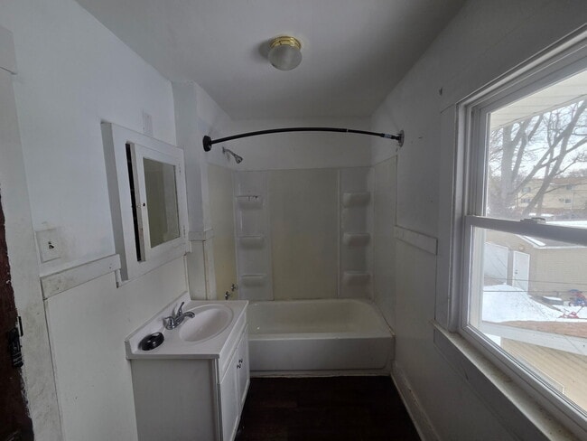 Building Photo - 651 W Wood St