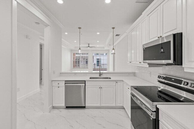 Building Photo - 47 SW Osceola St