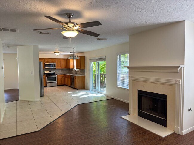 Building Photo - 302 Inverness Dr