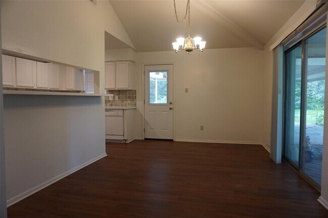 Building Photo - 3306 Dixie Farm Rd
