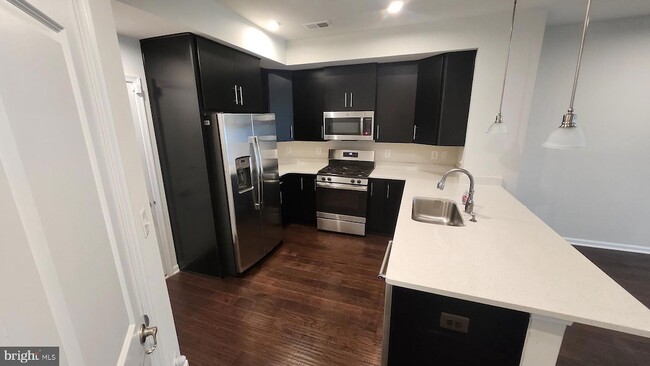 Building Photo - 10145 Dorsey Ln