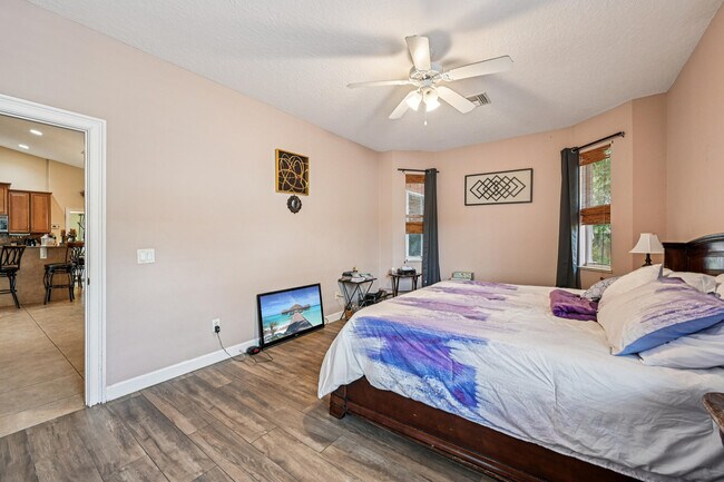 Building Photo - 3044 SW Savona Blvd