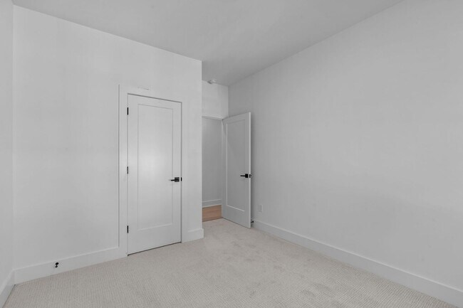 Building Photo - 5061 Lundy Dr