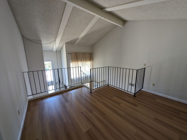 Building Photo - Los Gatos Townhome