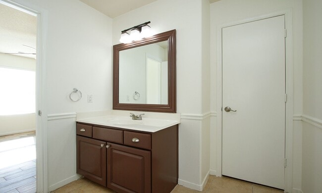 Building Photo - For Lease | 4 Bed, 2.5 Bath |2,314 Sq Ft |...