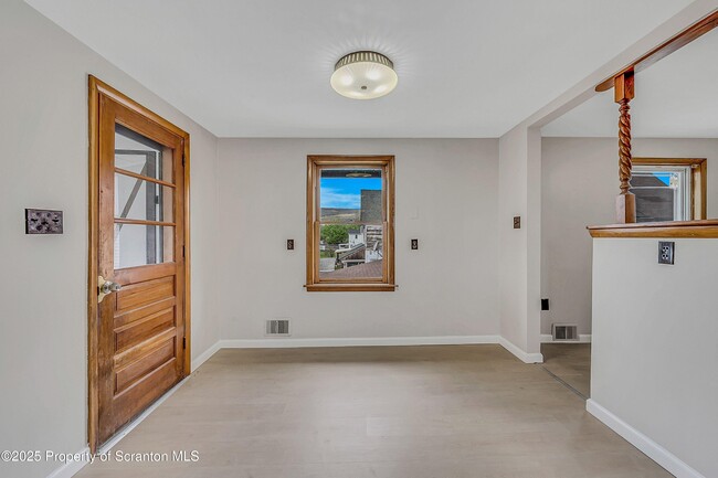 Building Photo - 1605 Bulwer St