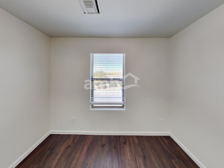 Building Photo - 784 N Highlands Grove Ln