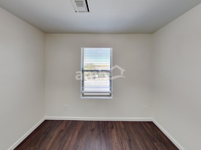 Building Photo - 784 N Highlands Grove Ln