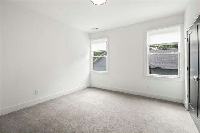 Building Photo - 1241 Bridges Ave SW