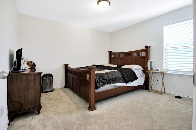 Building Photo - 668 Bailey Park Dr