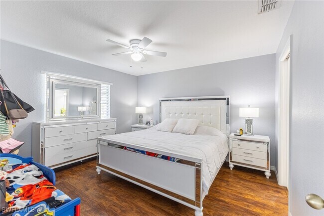 Building Photo - 420 Belina Dr