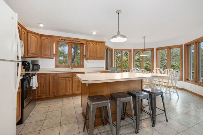 Building Photo - 814 County Rd 1524