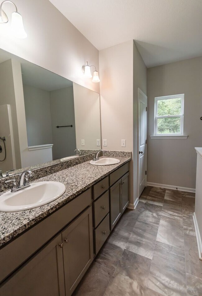 Building Photo - 57 White Pine Way