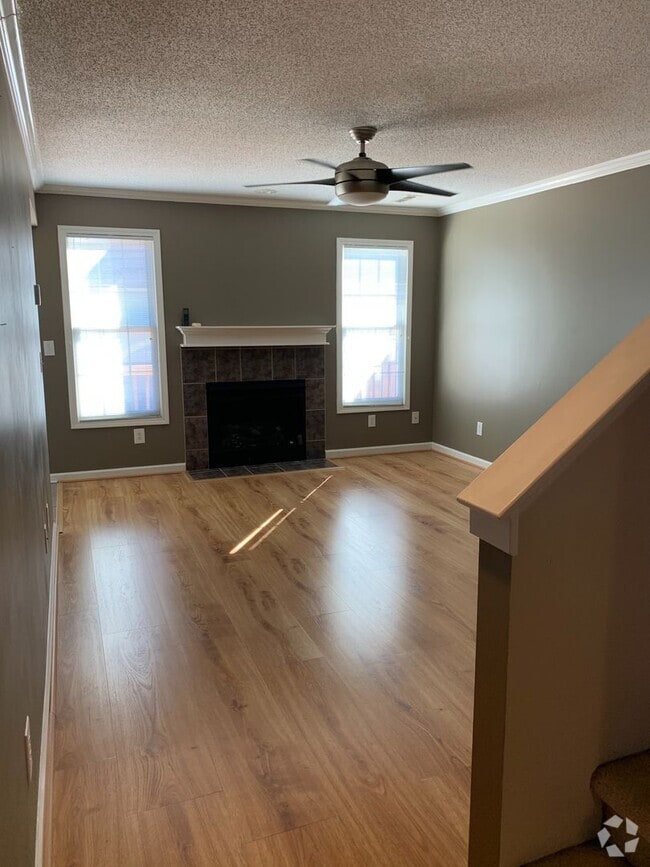 Building Photo - 3 Bedroom / 2.5 Bath Condo  Johnson City, TN