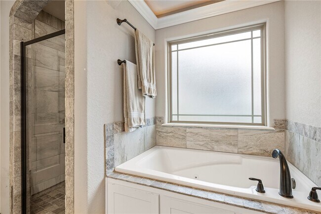 Building Photo - 1221 Stoneybrook Ln