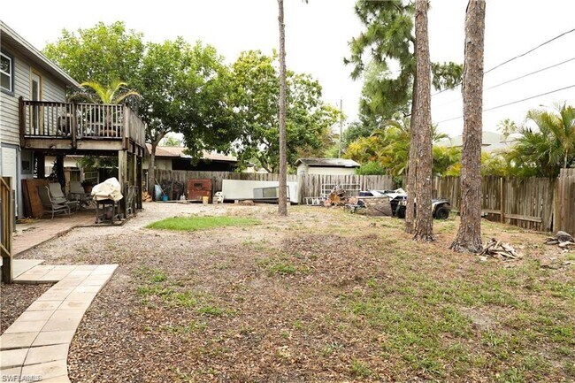 Building Photo - 8127 Almeria Rd