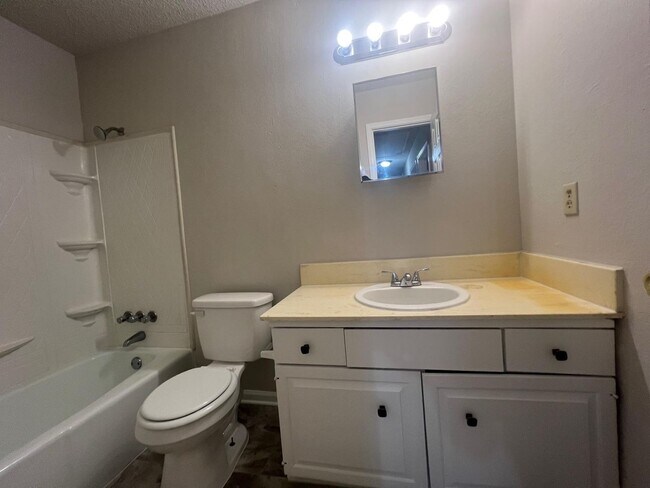 Building Photo - 6517 Dunn Dr