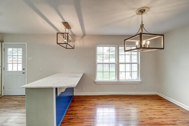 Building Photo - 722 Ralston Ave