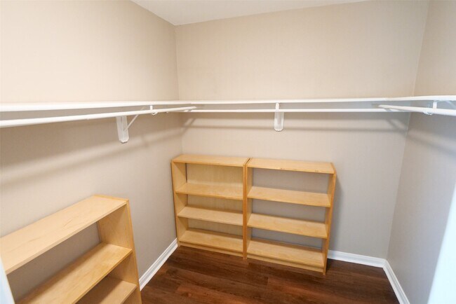 Building Photo - 915 Comstock Springs Dr