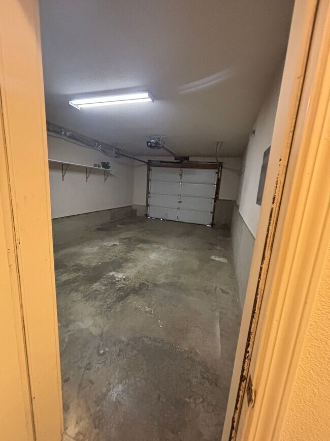 Building Photo - 726-728 E Spokane Ave