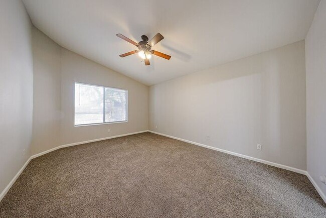 Building Photo - 3 Bed, 2 bath single level home in great C...
