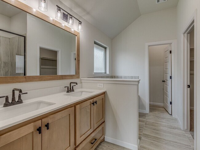 Building Photo - Brand New home In Azalea!