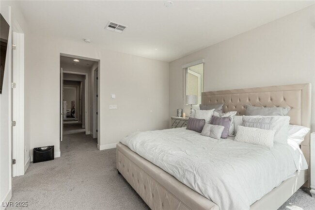Building Photo - 11297 Gravitation Dr