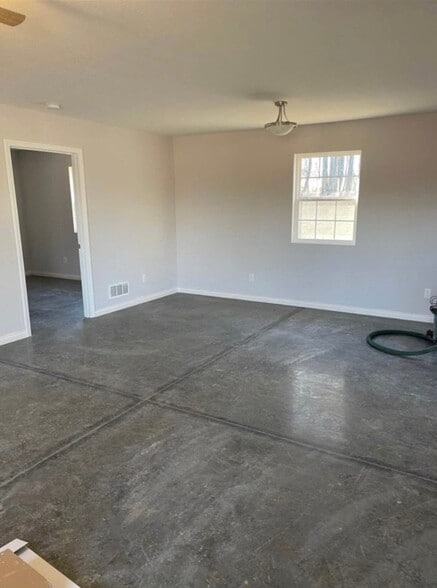 Building Photo - 149 Tracker Ln