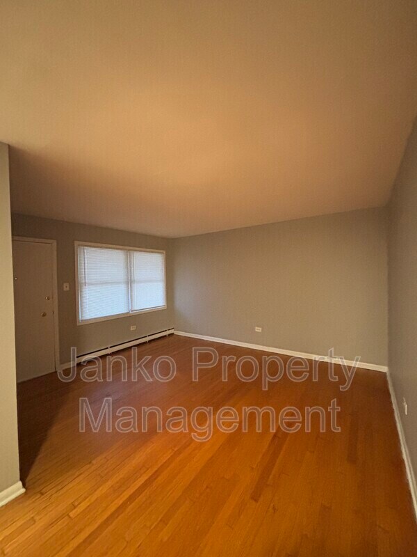 Primary Photo - 5003 Columbus Dr