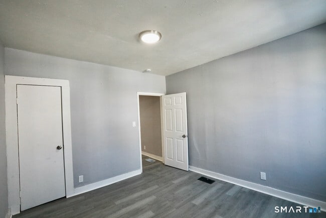 Building Photo - 156 Poplar St