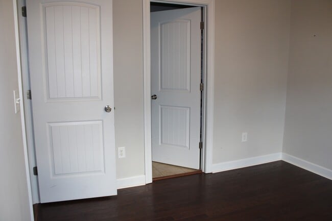 Building Photo - 241 Vinewood Pl